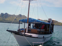 komodo boat sailing